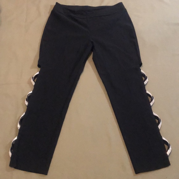 KRISTEN’S KLOSET Lovely Women’s size 12” Pants , bling crystal design on legs - Picture 1 of 16
